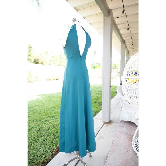 Retro 70s Halter Maxi Dress - Picture 4 of 9